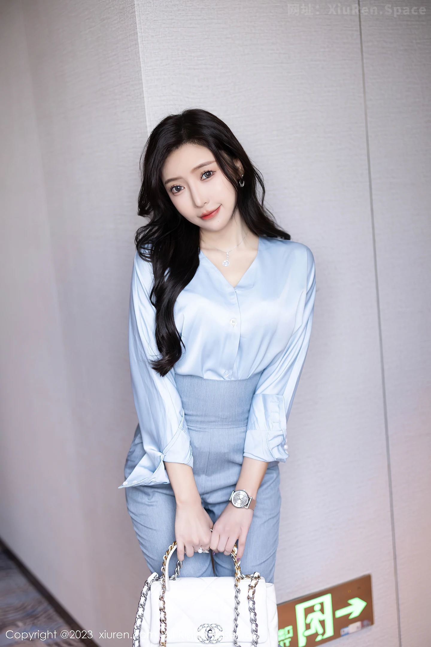 图片[4]-[XiuRen秀人网]VOL.7123 女神王馨瑶yanni浅色Ol服饰露白色蕾丝内衣配超薄肉丝诱惑写真85P-秀人网官方网站